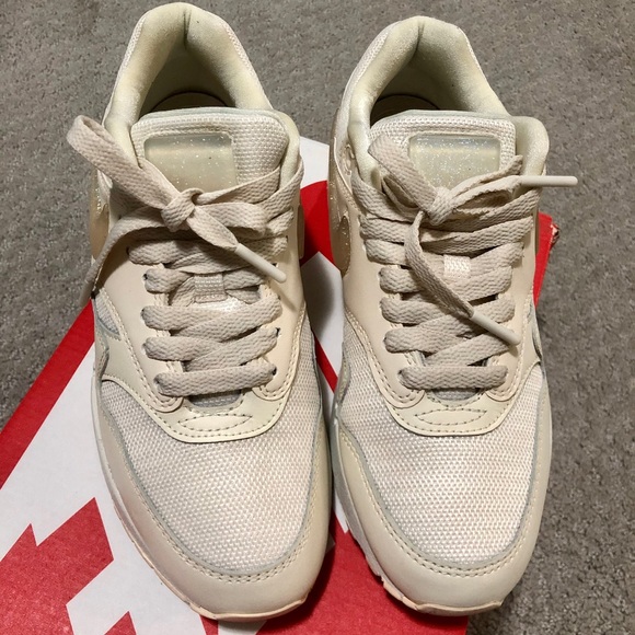 Nike white sneakers size:US6 - Picture 3 of 4